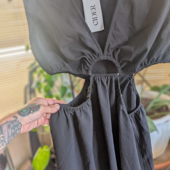 Cider Black Cut-Out Maxi Dress - Picture 3 of 13